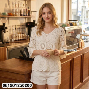 Alternative view of Loose Fit Crochet V-Neck Blouse เสื้อโครเชต์คอวี ทรงใส่สบาย-681201250200