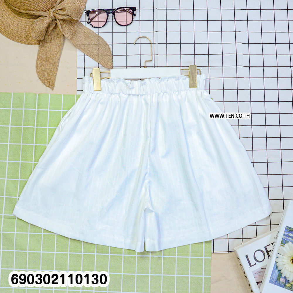 Minimal cotton boxer shorts women style with breathable cotton fabric, relaxed free size fit, and clean casual lifestyle aesthetic.