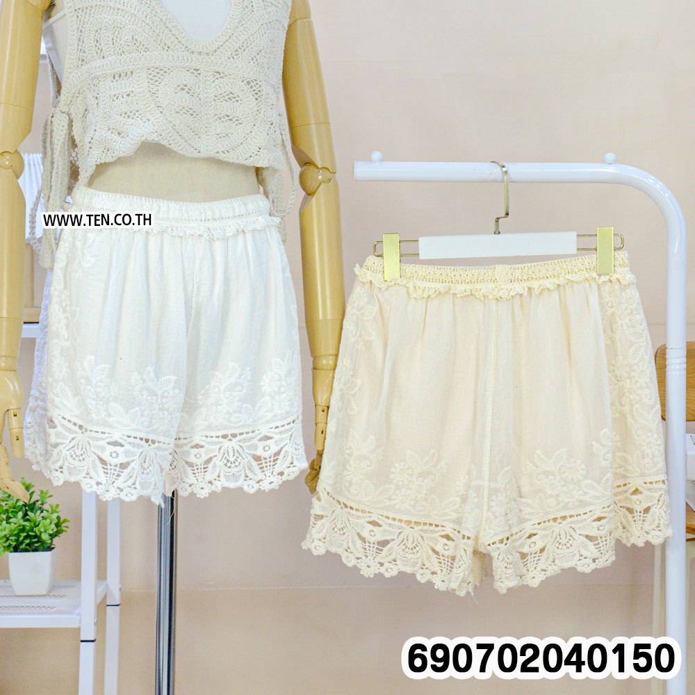 Women cotton shorts with flower stitch and lace hem